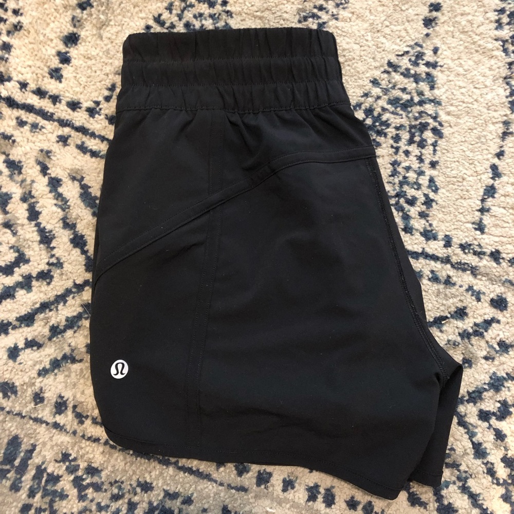 Lululemon Hotty Hot Shorts II Size 6
